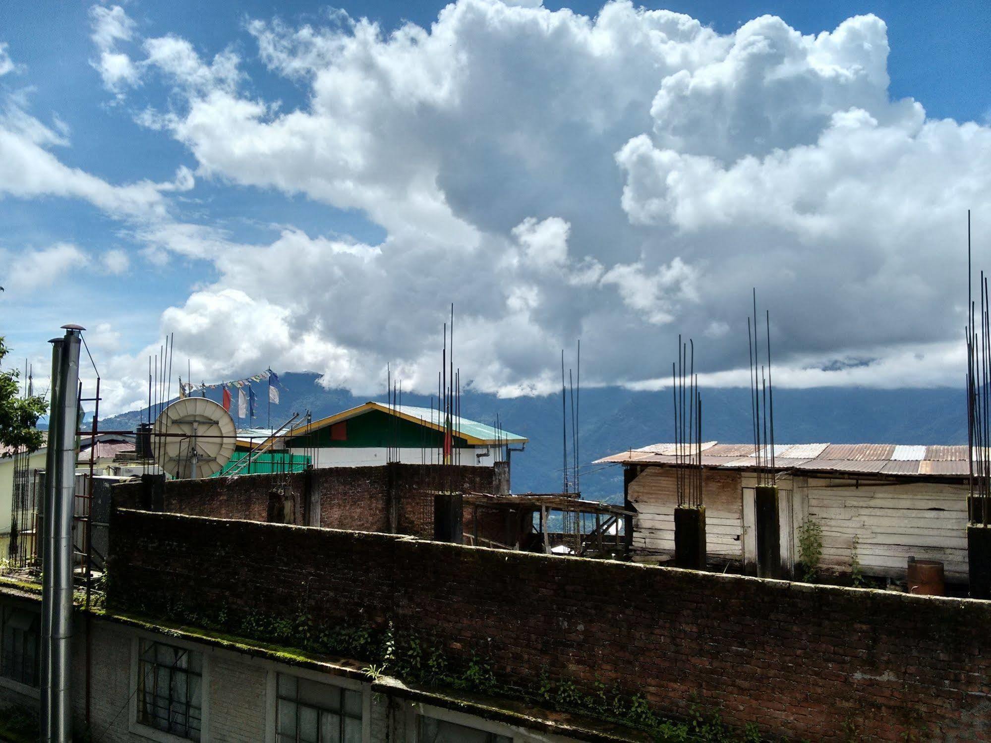 Jewel Of The East Hotel Gangtok Exterior photo